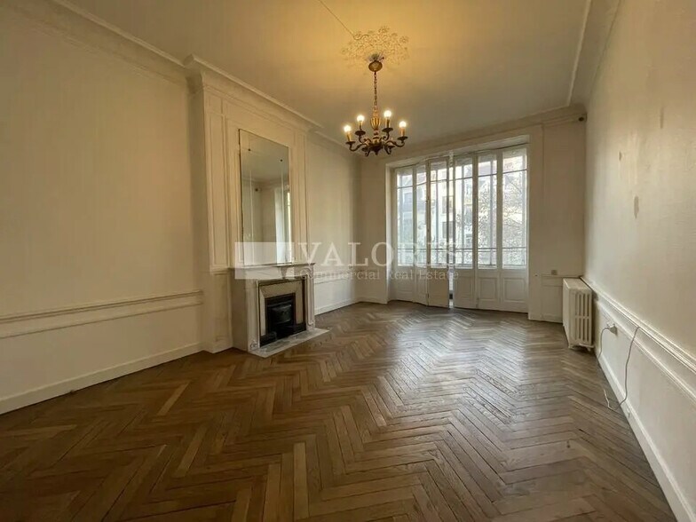 Office in Lyon for lease - Interior Photo - Image 3 of 6