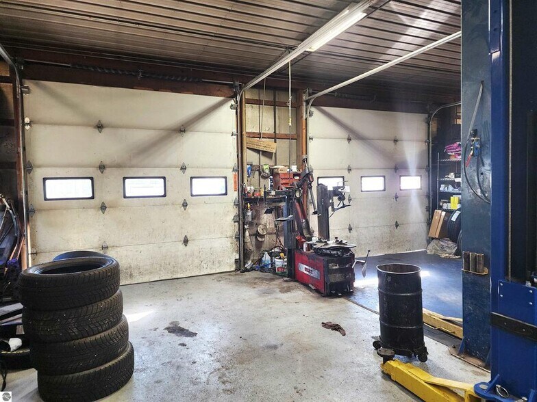 14388 9 Mile Rd, Kaleva, MI 49645 Kaleva Auto Repaid