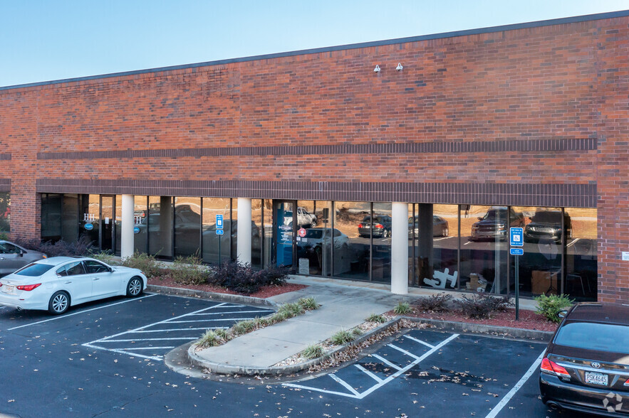 5335 Dividend Dr, Decatur, GA for lease - Building Photo - Image 2 of 6