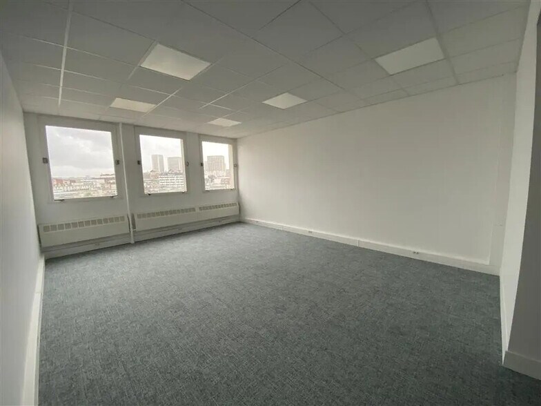 Office in Paris for lease - Building Photo - Image 2 of 6