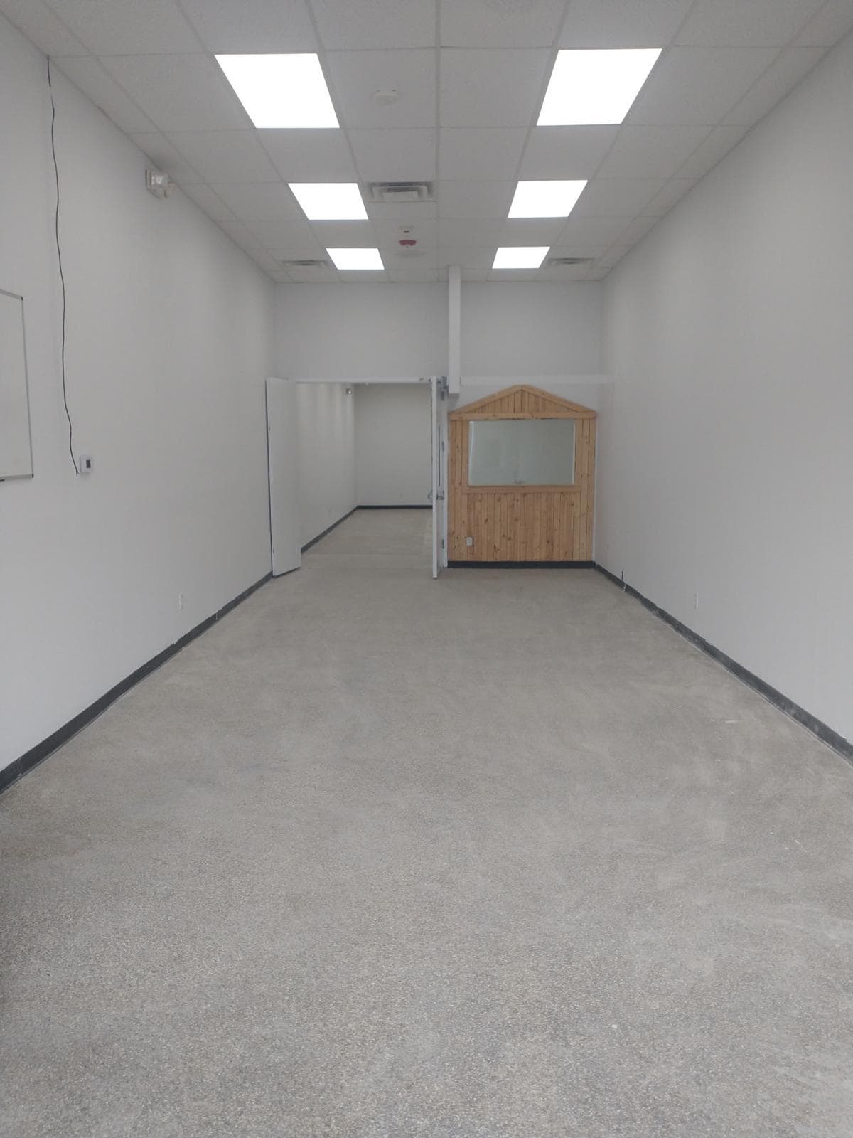 411 Jericho Tpke, New Hyde Park, NY for sale Interior Photo- Image 1 of 8