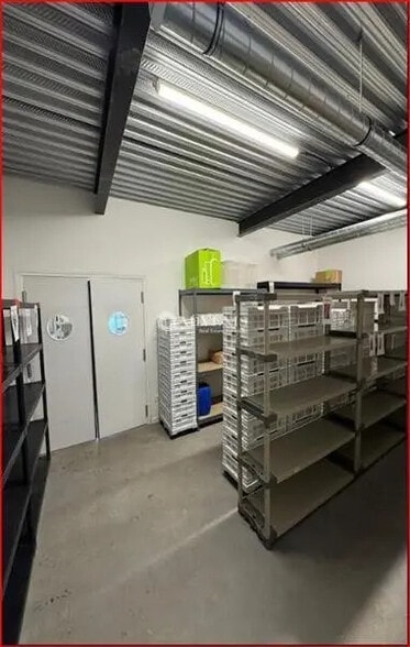 Office in La Madeleine for lease - Interior Photo - Image 2 of 6