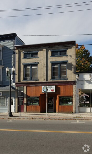 163 Broadway, Fort Edward, NY for sale - Primary Photo - Image 1 of 1