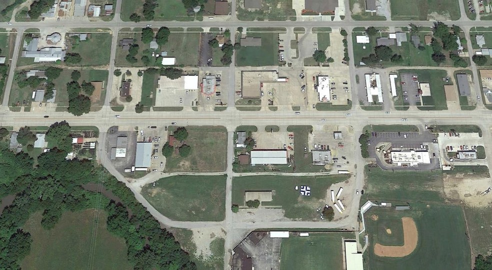 303 E Main St, Henryetta, OK for sale - Building Photo - Image 1 of 1