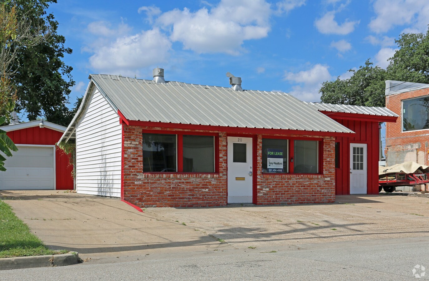 211 Higgins St, Humble, TX 77338