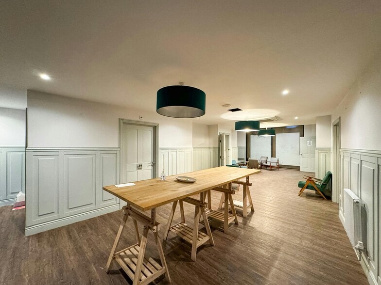 199-201 High St, London for lease - Interior Photo - Image 2 of 8