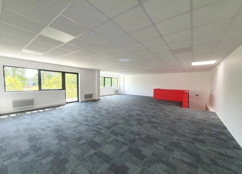 Flex in Bailly-Romainvilliers for sale - Interior Photo - Image 2 of 6