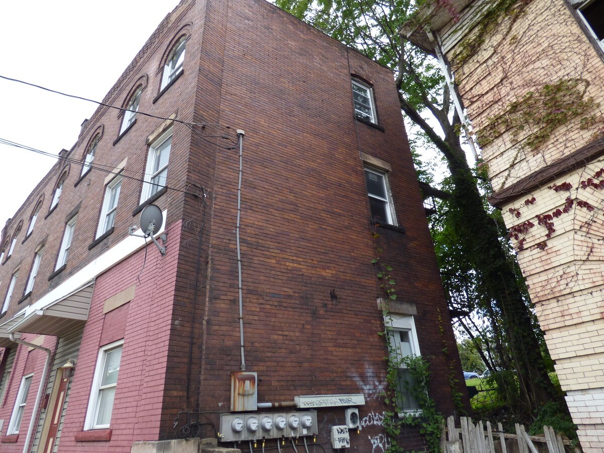 633 Lincoln Ave, Pittsburgh, PA 15206