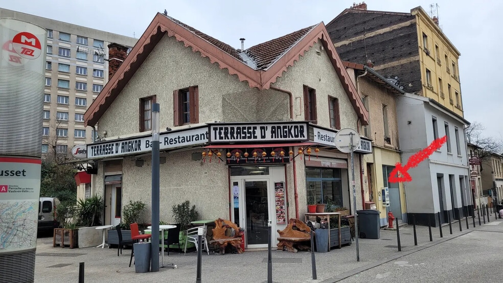 in Villeurbanne for sale - Building Photo - Image 1 of 1