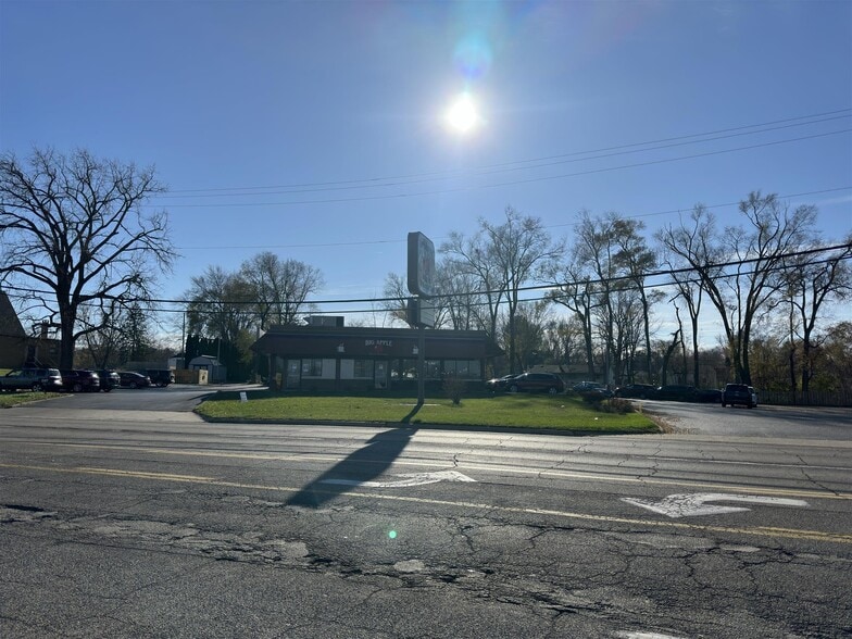 1427 W Galena Ave, Freeport, IL for sale - Building Photo - Image 2 of 60