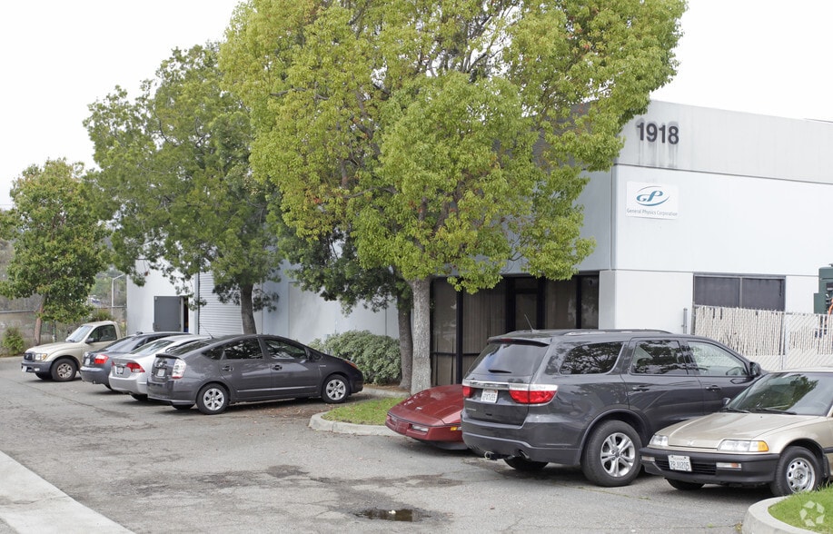 1918 Don Lee Pl, Escondido, CA for lease - Building Photo - Image 2 of 2