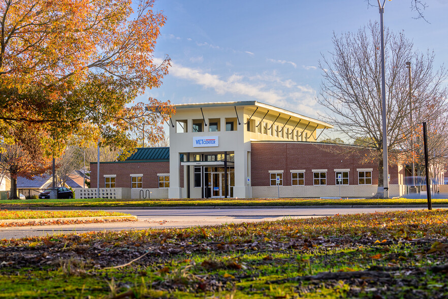 5423 S Sherwood Forest Blvd, Baton Rouge, LA for sale - Building Photo - Image 1 of 7