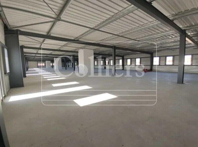 828 Route D'Aix, Pertuis for lease - Building Photo - Image 3 of 8