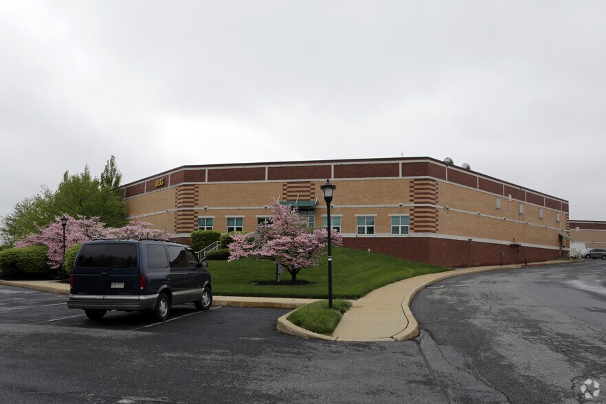 1135 Dillerville Rd, Lancaster, PA 17601