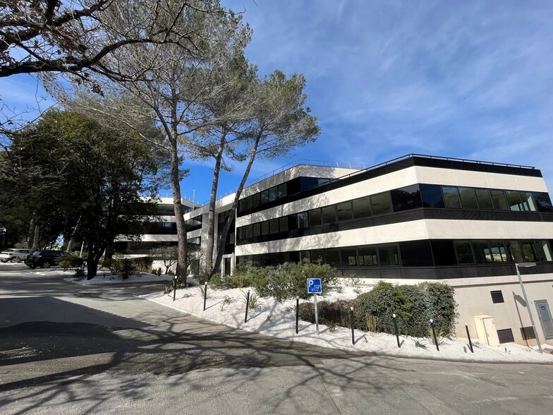 Office in Valbonne for sale - Building Photo - Image 2 of 9