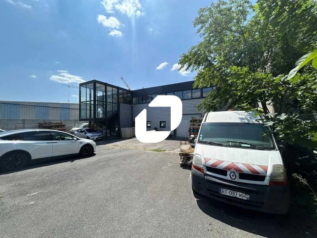 Flex in Choisy-le-Roi for sale Building Photo- Image 1 of 19