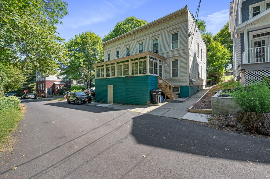 Troy Multi-Family Portfolio portfolio of 3 properties for sale on LoopNet.com - Building Photo - Image 2 of 32