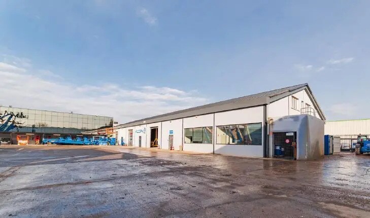 Flex in Gonesse for lease - Building Photo - Image 2 of 6