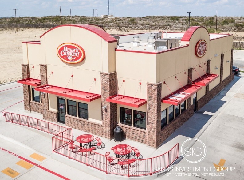 2834 N Veterans Blvd, Eagle Pass, TX for sale - Building Photo - Image 1 of 1