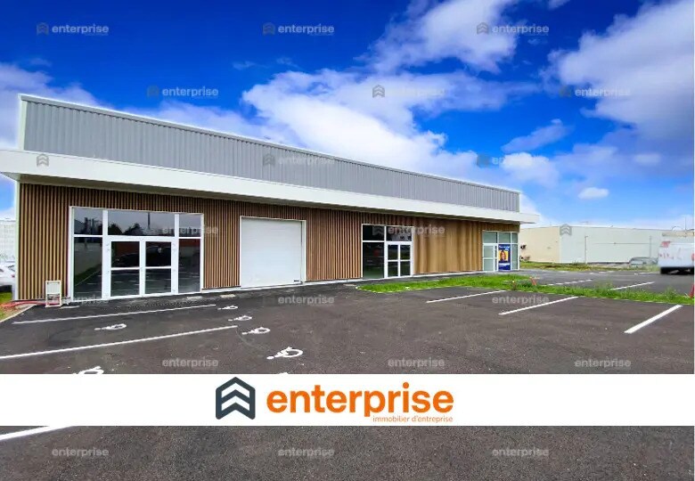 Retail in Fitz-James for lease - Building Photo - Image 1 of 6