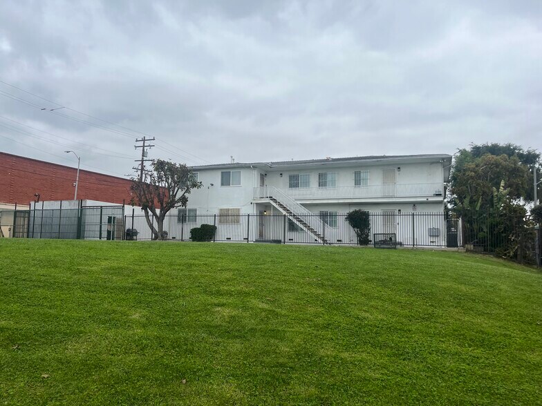 3213 Bartdon Ave, Inglewood, CA for sale - Building Photo - Image 1 of 15