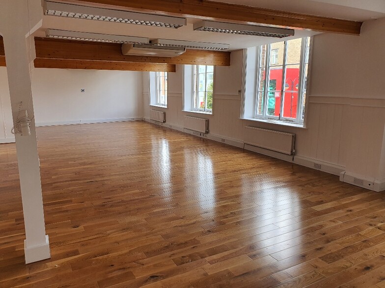 High St, Uxbridge for lease - Interior Photo - Image 3 of 5