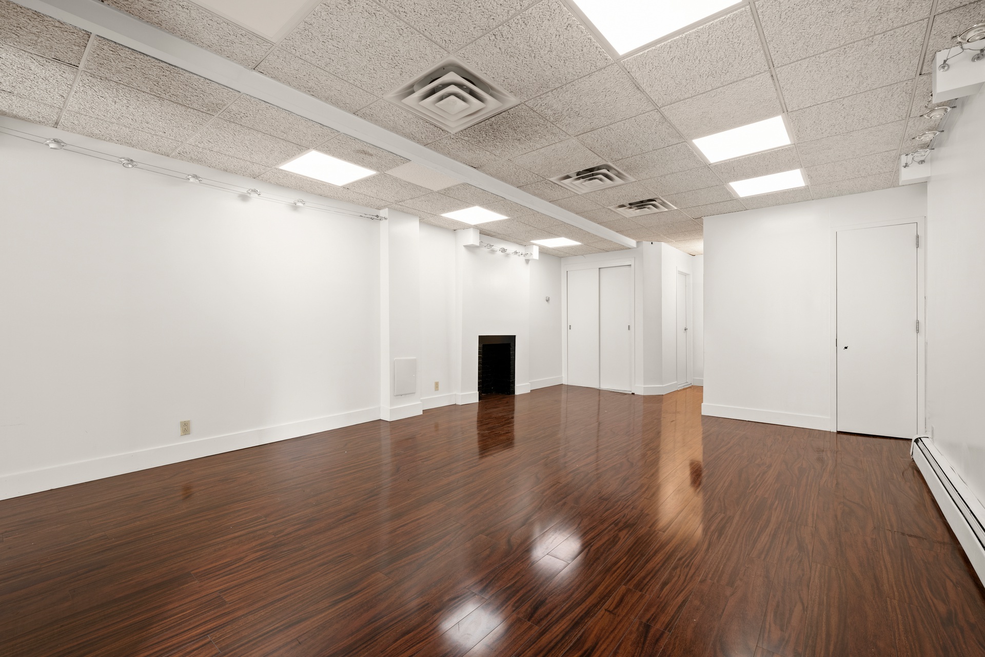 216 E 39th St, New York, NY for lease Interior Photo- Image 1 of 6