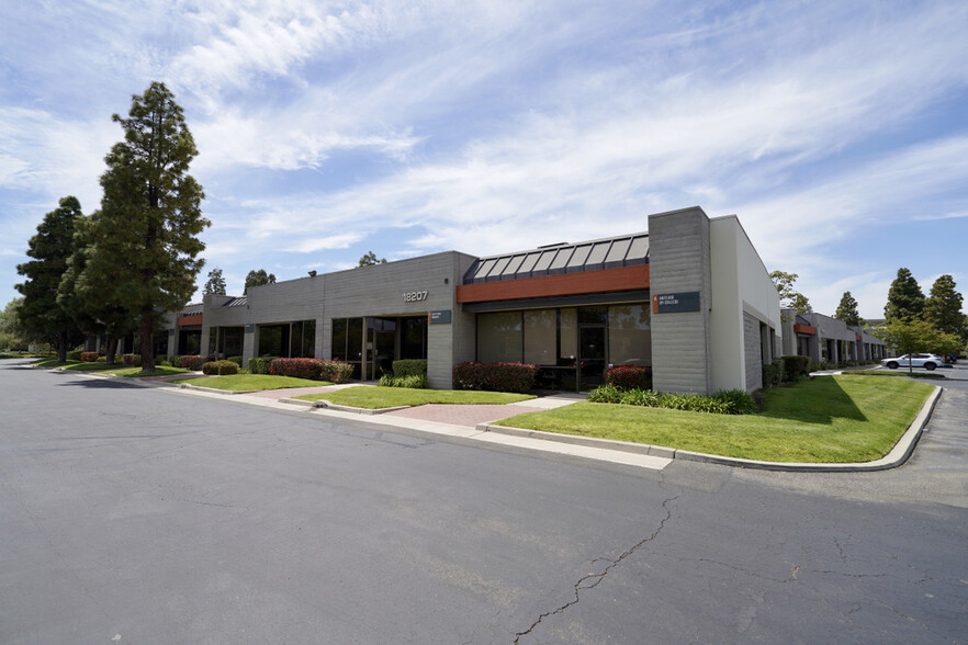 1200 Main St, Irvine, CA for lease - Building Photo - Image 2 of 19