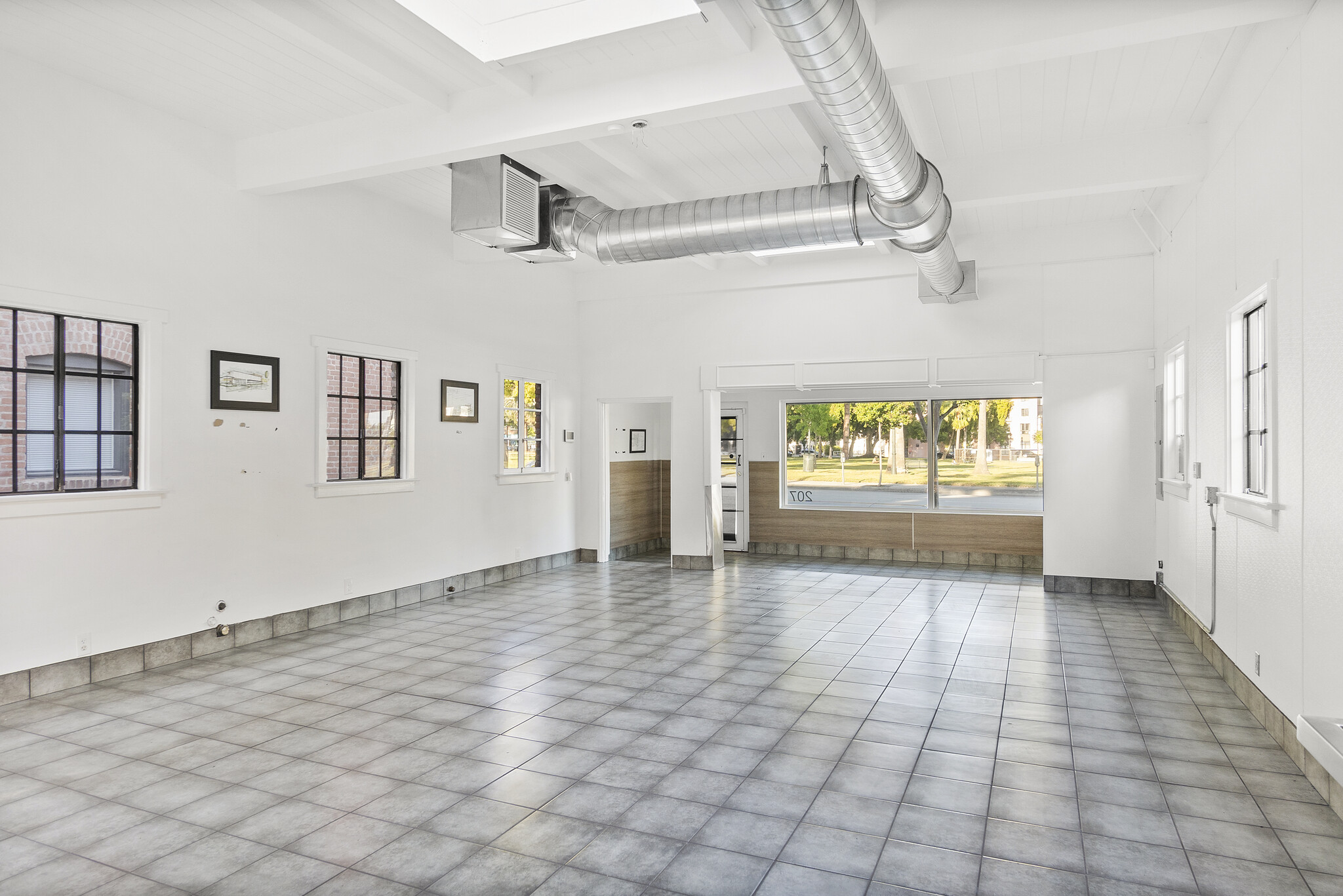 207 S Fair Oaks Ave, Pasadena, CA for lease Interior Photo- Image 1 of 1