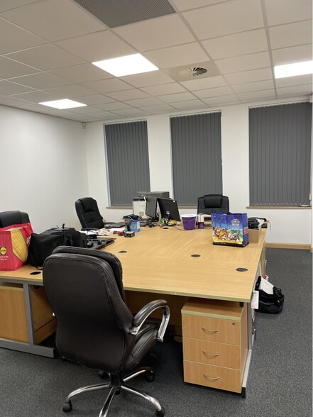 Windmill Rd, Kenn for lease - Interior Photo - Image 2 of 3