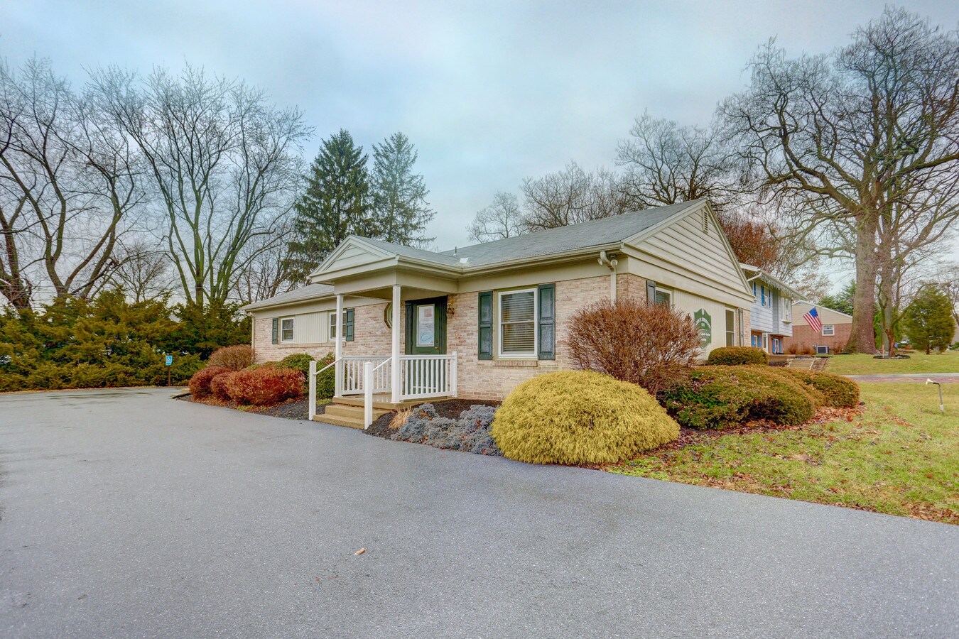 825 Eden Rd, Lancaster, PA 17601