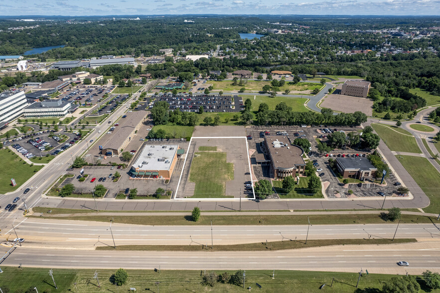 1104 W Clairemont Ave, Eau Claire, WI for sale - Aerial - Image 1 of 11