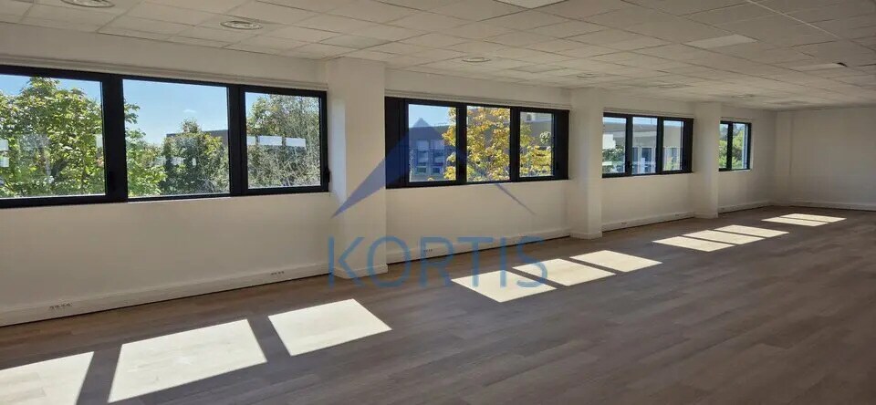 Office in Dardilly for lease - Interior Photo - Image 1 of 5