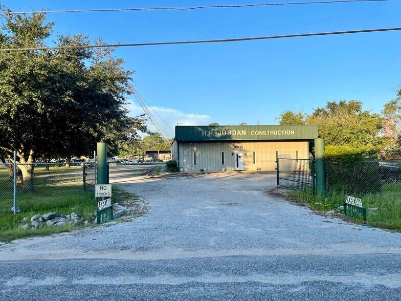 3221 Anton St, Mobile, AL for sale - Building Photo - Image 2 of 17