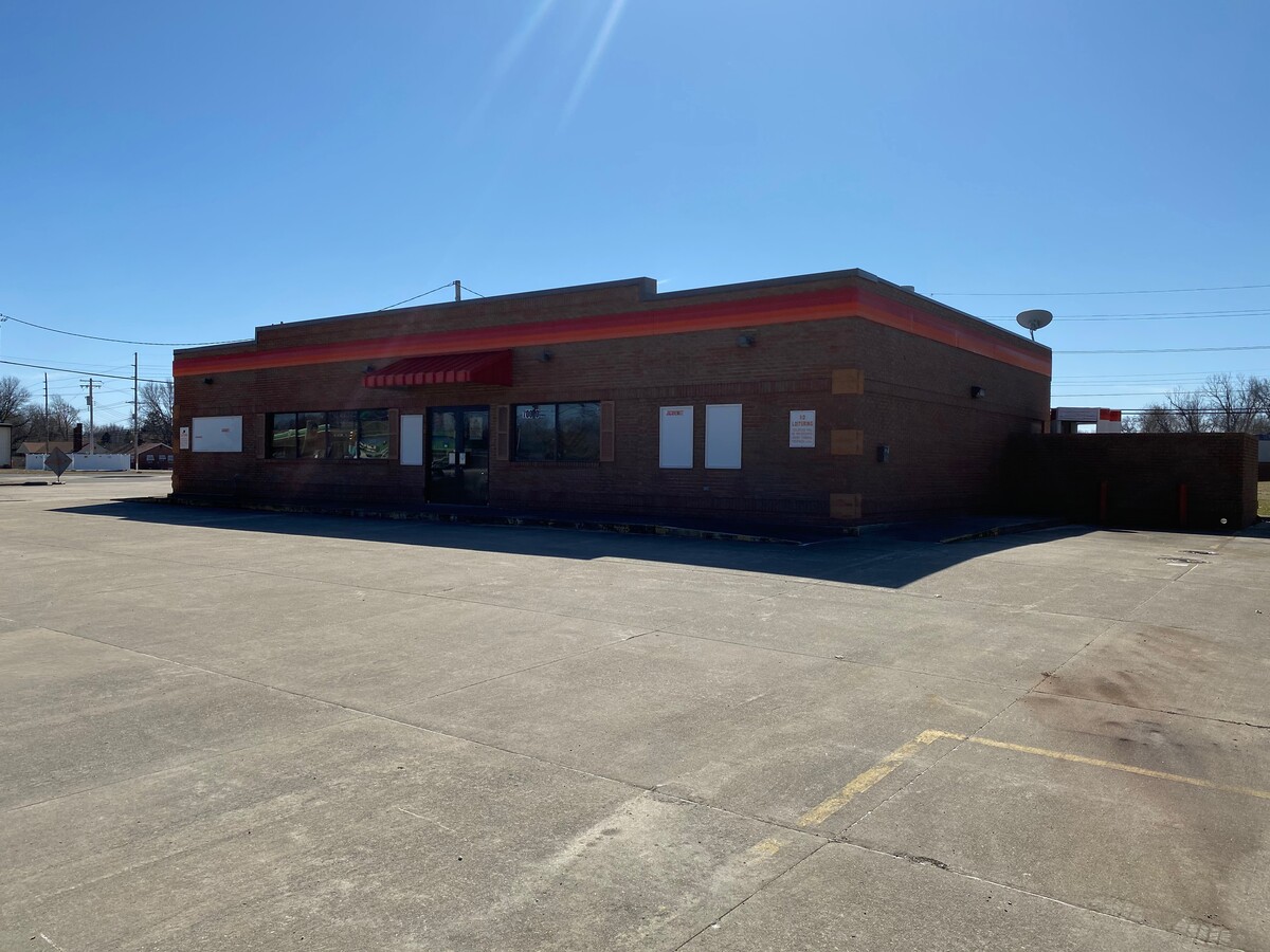 10050 St. Clair Ave, Fairview Heights, IL 62208 - Retail for Sale | LoopNet