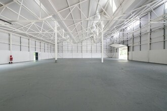 Burnetts Ln, Southampton for lease Interior Photo- Image 2 of 14