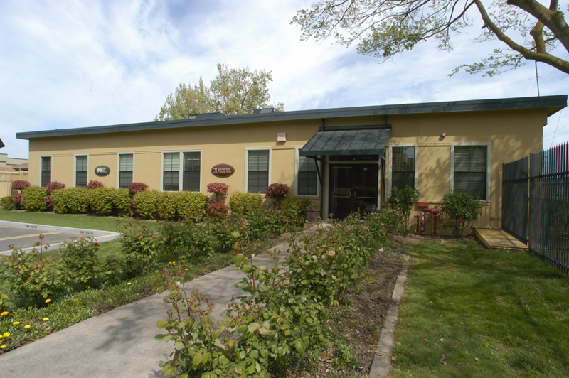 18 Business Park Way, Sacramento, CA for lease - Building Photo - Image 1 of 4