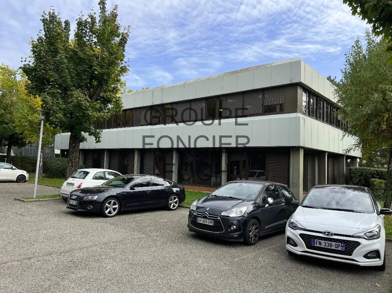 Rue Maryse Bastié, Bron for sale - Building Photo - Image 2 of 5