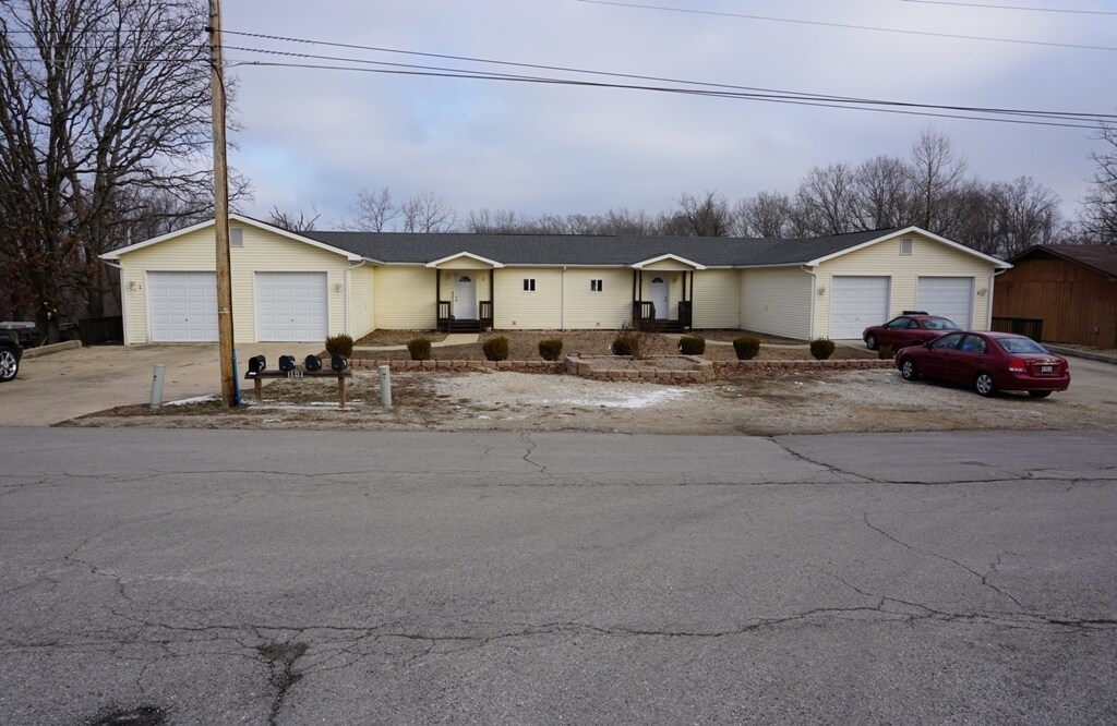 1101 Hospital Rd, Waynesville, MO 65583