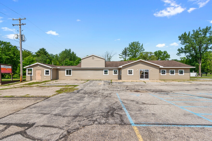 201 W Saginaw Rd, Sanford, MI for sale - Building Photo - Image 1 of 28
