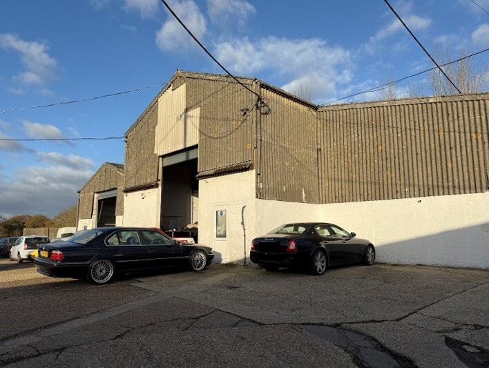 Units 13 &13b Ridge Farm, Horsham Rd, Dorking for lease Building Photo- Image 1 of 8