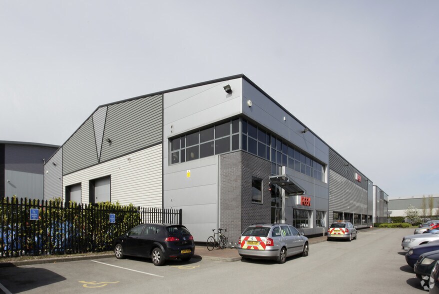 Commerce Way, Manchester for lease - Primary Photo - Image 1 of 2