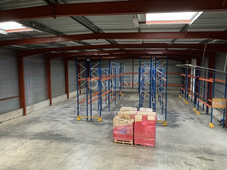Industrial in for lease - Interior Photo - Image 3 of 11