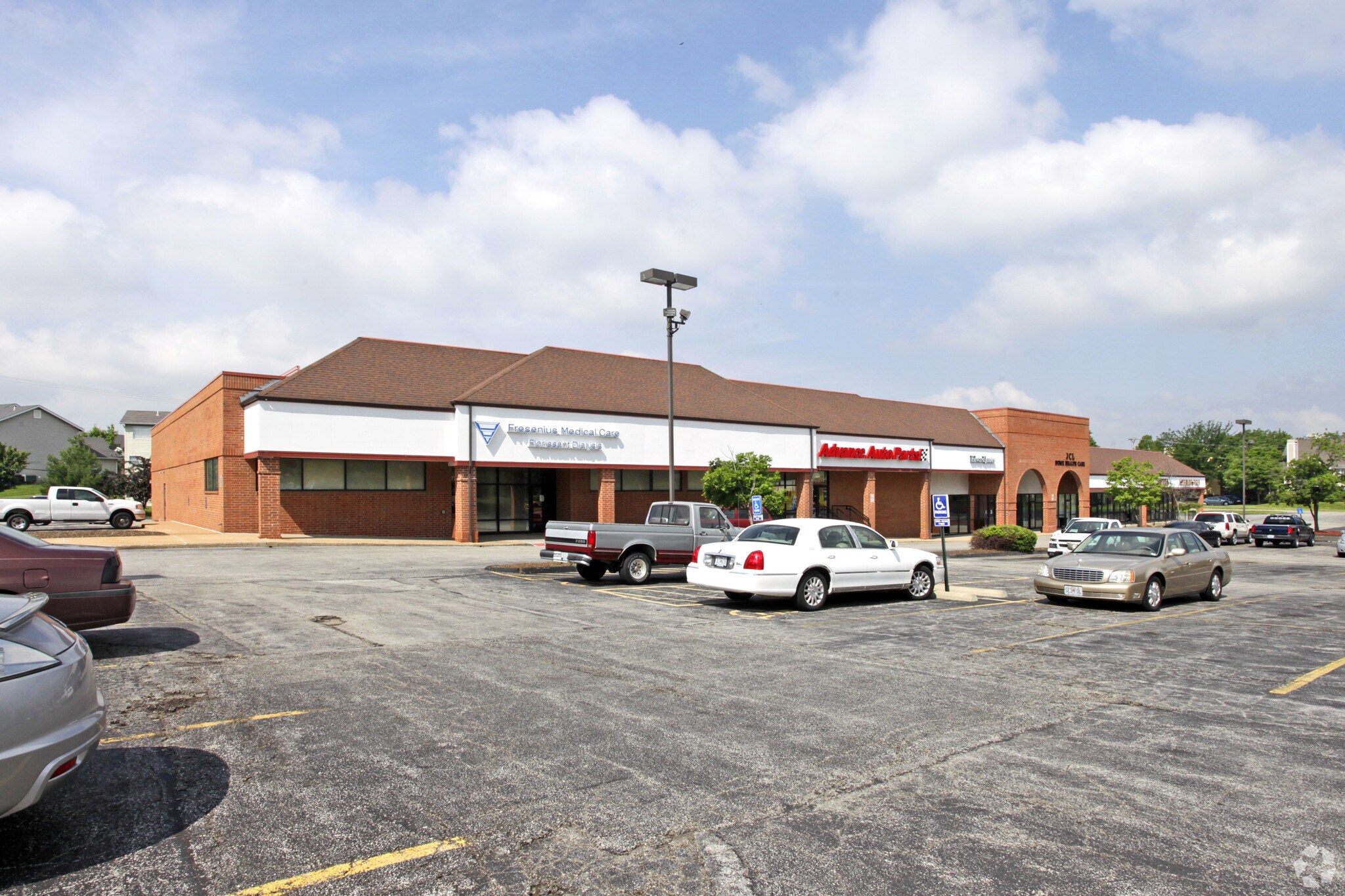 555577 Howdershell Rd, Florissant, MO 63031 Woodland Plaza