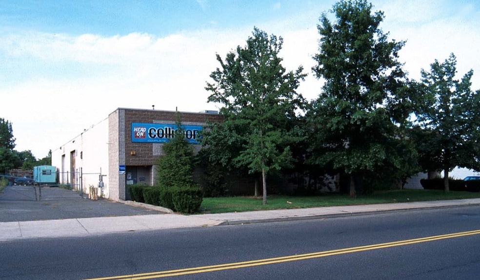 375 Wyandanch Ave, North Babylon, NY for lease - Primary Photo - Image 1 of 10