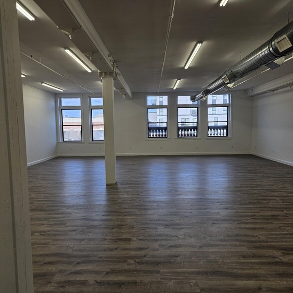 423 W Broadway, South Boston, MA for lease - Interior Photo - Image 3 of 12