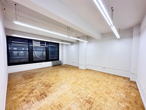 147 W 35th St, New York, NY for lease Interior Photo- Image 2 of 3