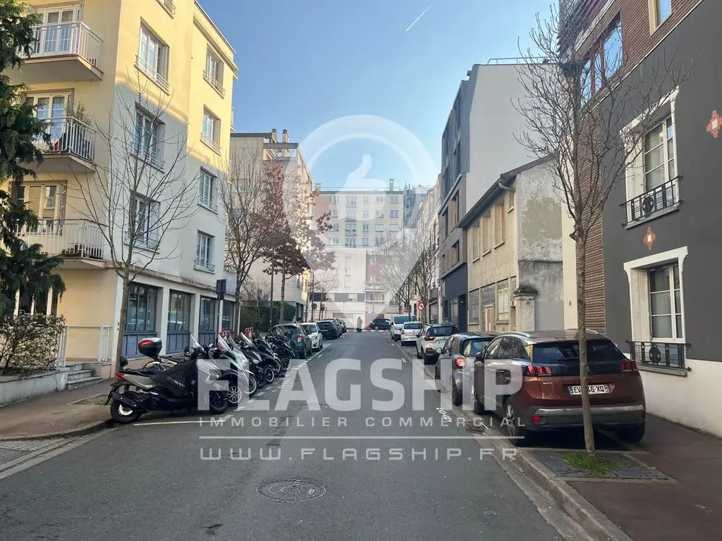 Retail in Issy-les-Moulineaux for sale Building Photo- Image 1 of 7