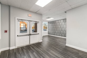 1051 Farmington Ave, Farmington, CT for lease Interior Photo- Image 1 of 6