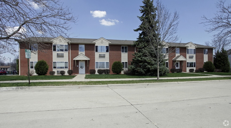 2770-3030 E Edgerton Ave, Cudahy, WI for sale - Building Photo - Image 1 of 1